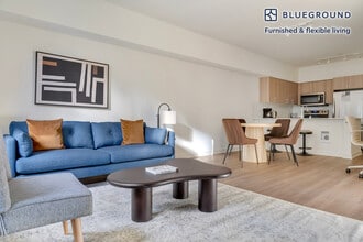 11000 NE 10th St in Bellevue, WA - Building Photo - Building Photo