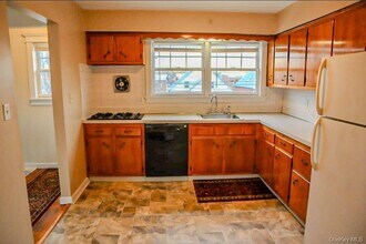 2233 Private in Queens, NY - Building Photo - Building Photo