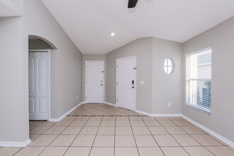 18012 Birdwater Dr in Tampa, FL - Building Photo - Building Photo