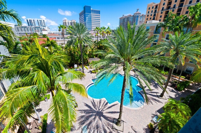 property at 720 S Sapodilla Ave