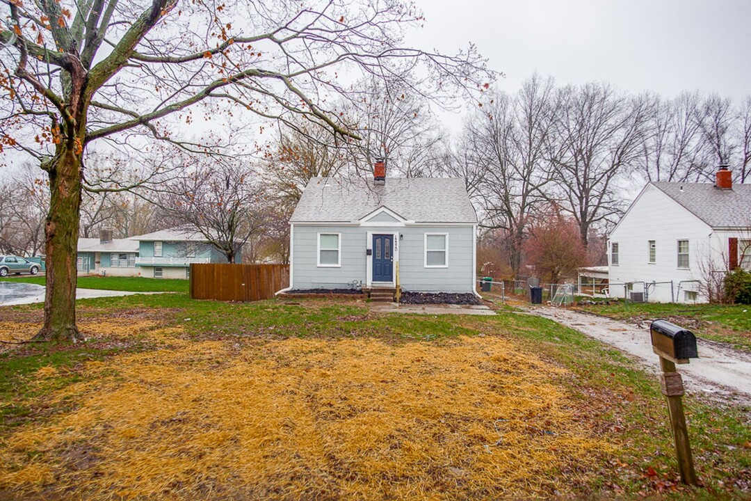 12520 Grandview Rd in Grandview, MO - Building Photo