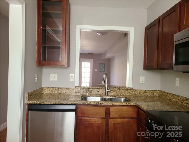 1207 Green Oaks Ln in Charlotte, NC - Building Photo - Building Photo