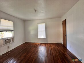 307 Orchard St in San Marcos, TX - Building Photo - Building Photo