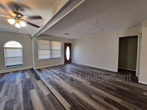 1302 Andrew St in Mesquite, TX - Foto de edificio - Building Photo