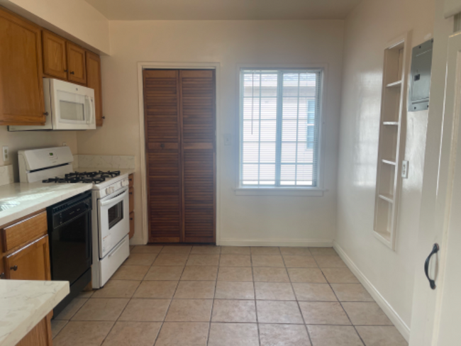 717 W Glenoaks Blvd in Glendale, CA - Building Photo - Building Photo