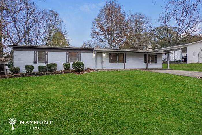 616 Bellevue St in Clinton, MS - Foto de edificio