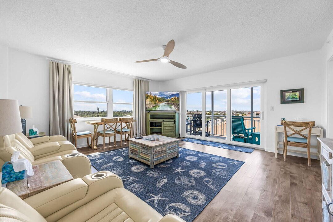 205 Jimmy Buffett Mem Hwy in Satellite Beach, FL - Building Photo