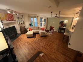 8 Deer Run Ct in Halethorpe, MD - Building Photo