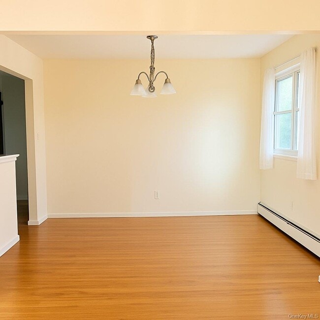 9 Ivy St in Farmingdale, NY - Building Photo - Building Photo