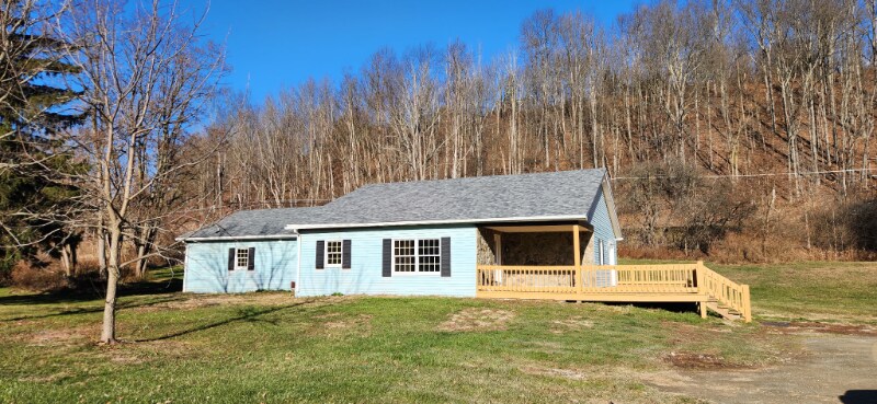 2899 Sylvania Rd in Troy, PA - Building Photo