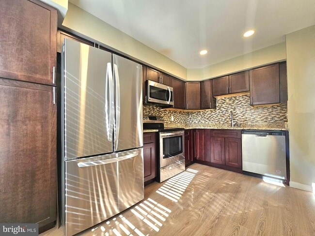 7664 Northern Oaks Ct in Springfield, VA - Building Photo - Building Photo
