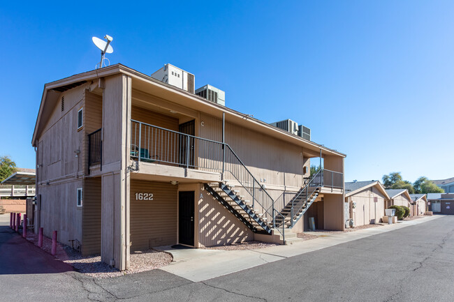 Madison Park Gardens in Phoenix, AZ - Building Photo - Building Photo