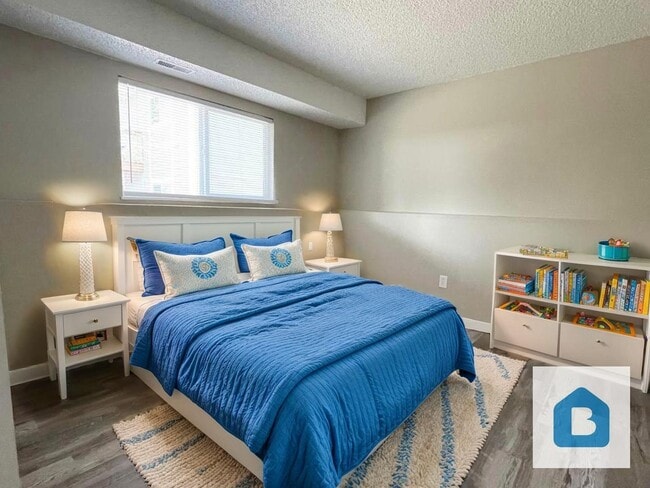 property at 435 W Van Buren St
