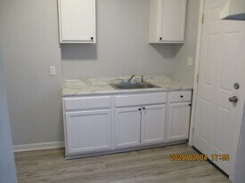 20100 Schaefer Hwy in Detroit, MI - Building Photo