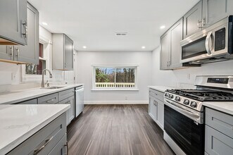 318 Laurel St, Unit Unit 2 in Pittsburgh, PA - Building Photo - Building Photo