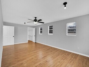 1802 N Wilhite St in Cleburne, TX - Building Photo - Building Photo