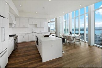 100 Park Plz, Unit 3401 in San Diego, CA - Building Photo - Building Photo