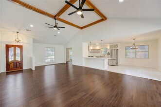 5930 Miller Valley Dr in Houston, TX - Building Photo - Building Photo