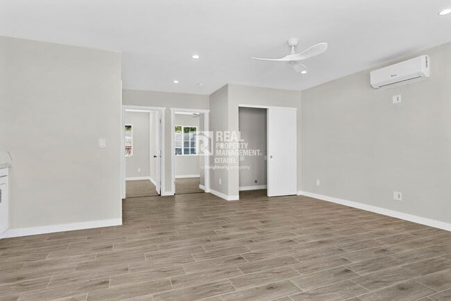 940 E Anahurst Pl in Santa Ana, CA - Building Photo - Building Photo