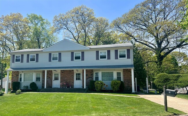 property at 2 Sundale Ct