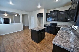 916 Iona Dr in Fort Worth, TX - Building Photo - Building Photo