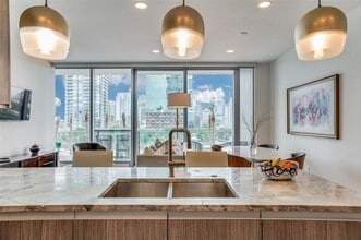 3130 N Harwood St in Dallas, TX - Building Photo - Building Photo