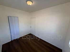 326 S L St in Dinuba, CA - Foto de edificio - Building Photo