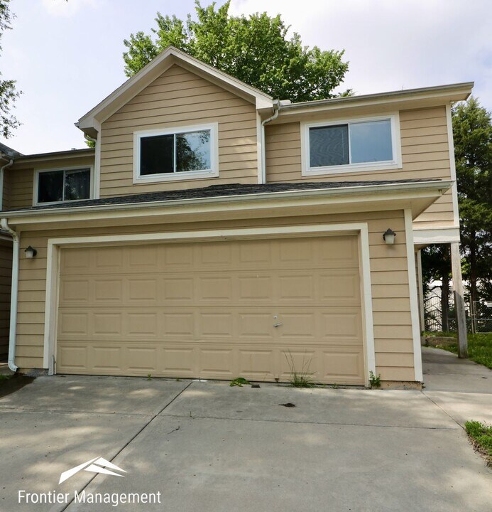 906-908 Kramer Ct in Junction City, KS - Building Photo