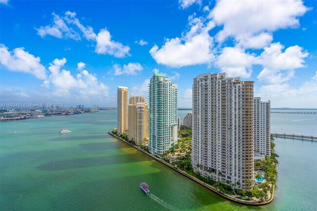 300 Biscayne Boulevard Way, Unit 2602 in Miami, FL - Building Photo - Building Photo