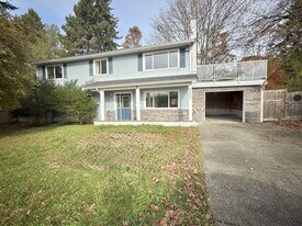 5855 Sycamore St in Duncan, BC - Building Photo