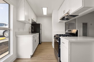 Valle at Fairway in La Mesa, CA - Building Photo - Building Photo