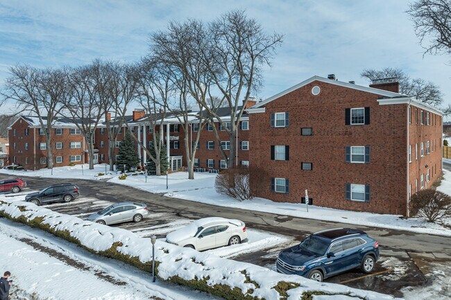 Heritage House Condominiums