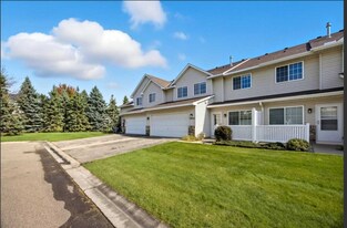 17433 Glacier Wy in Lakeville, MN - Building Photo