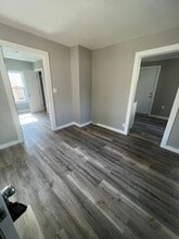 2142 W Chestnut St in Springfield, MO - Building Photo - Building Photo