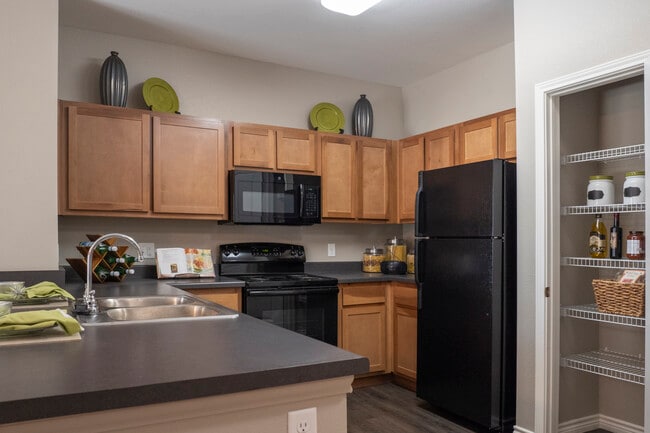 Outlook Ridge in Pueblo, CO - Foto de edificio - Building Photo