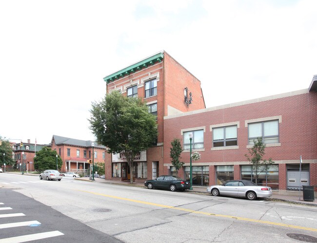 Lerou Building in Norwich, CT - Foto de edificio - Building Photo
