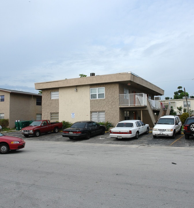 3661-3671 SW 60th Ave in Fort Lauderdale, FL - Building Photo