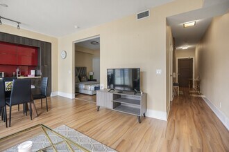 300 Front St W, Unit SI ID1345803P in Toronto, ON - Building Photo - Building Photo