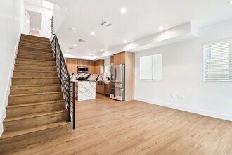4512 St Elmo Dr in Los Angeles, CA - Building Photo - Building Photo