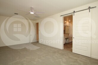 943 E Danbury Dr in Phoenix, AZ - Building Photo - Building Photo