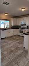 1216 Burgundy Dr in Henderson, NV - Foto de edificio - Building Photo