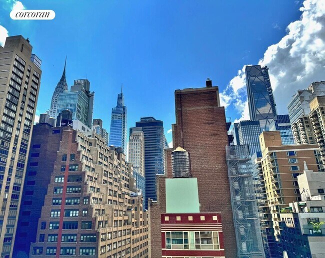 301 E 45th St in New York, NY - Building Photo - Building Photo