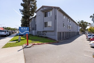 Mar at Cottonwood in San Diego, CA - Foto de edificio - Building Photo