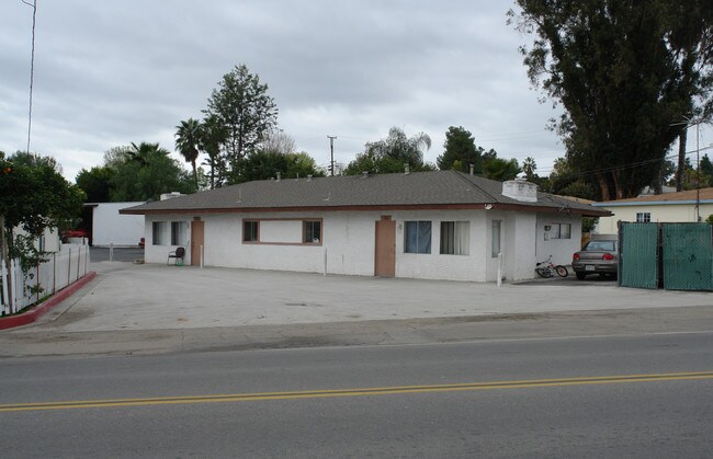 158-160 W Los Angeles Dr in Vista, CA - Building Photo - Building Photo