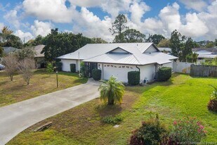 160 SE Duxbury Ave in Port St. Lucie, FL - Building Photo