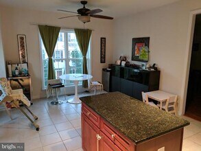 5031 Greenhouse Terrace in Centreville, VA - Foto de edificio - Building Photo