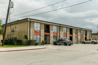 Pecan Place Apartments in Pasadena, TX - Building Photo - Building Photo