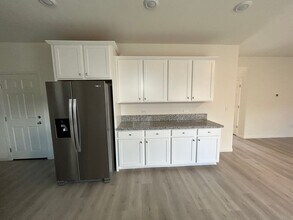 2226 S Vista St in Visalia, CA - Building Photo - Building Photo