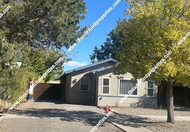 218 Harvard Dr SE in Albuquerque, NM - Building Photo - Building Photo