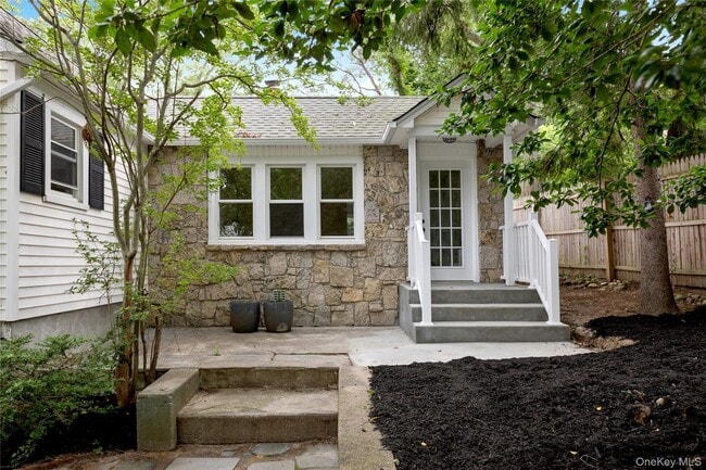 414 Echo Ave in Sound Beach, NY - Building Photo - Building Photo